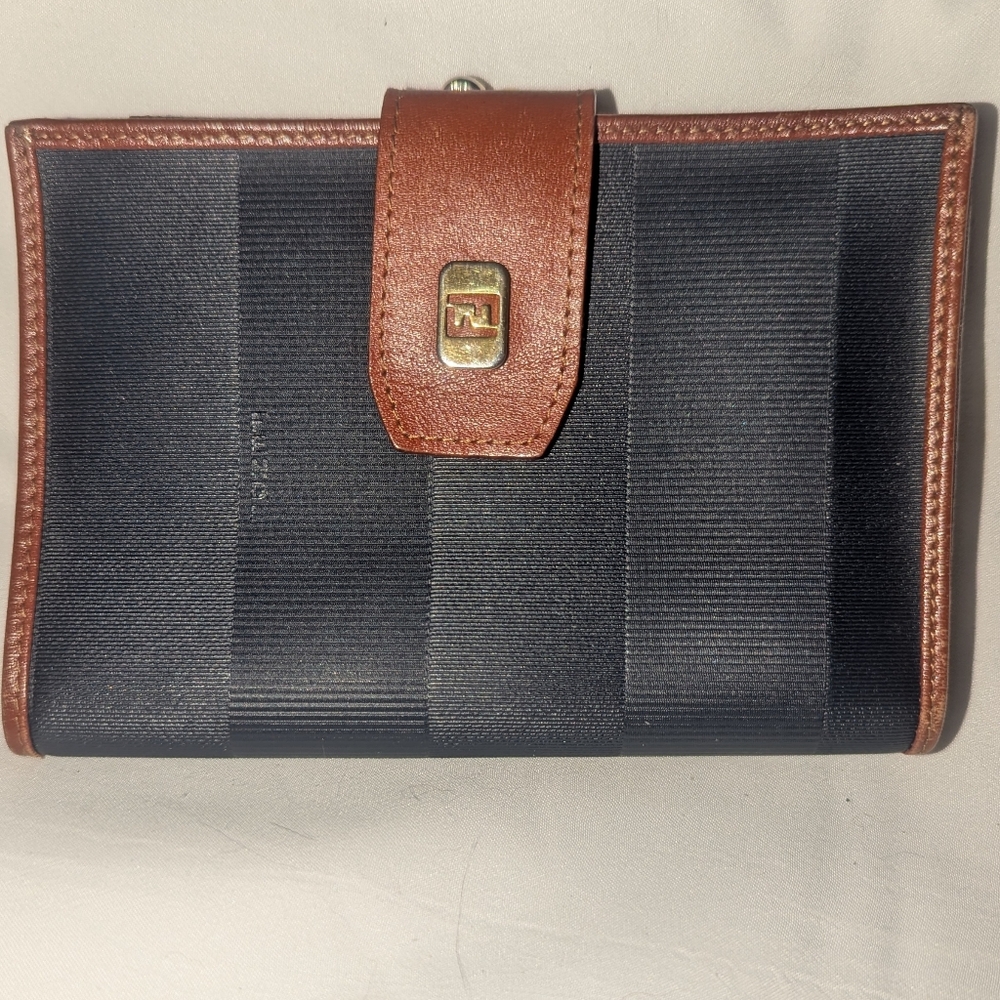 Vintage Fendi Pequin Kisslock Wallet